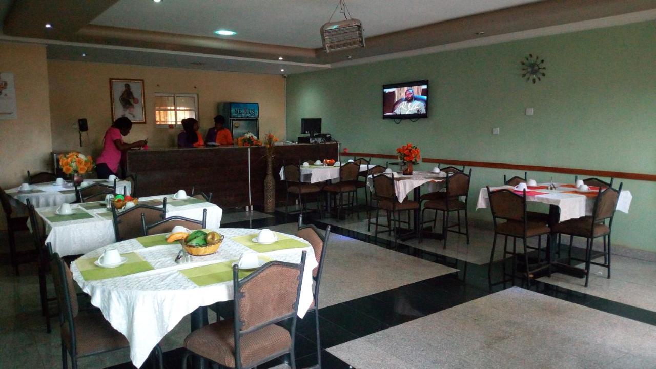 Mataan Hotel And Suites Ибадан Экстерьер фото