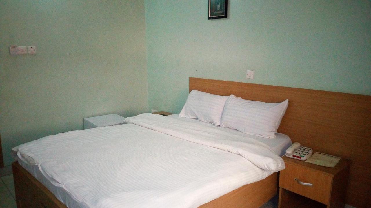Mataan Hotel And Suites Ибадан Экстерьер фото
