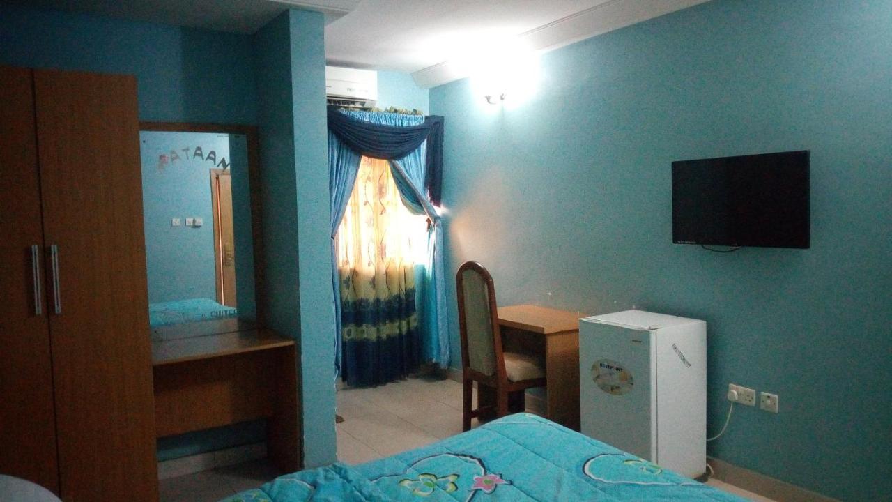 Mataan Hotel And Suites Ибадан Экстерьер фото